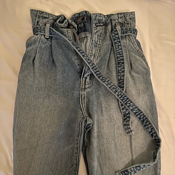 Abercrombie High Waisted Jeans - Picture 3 of 4